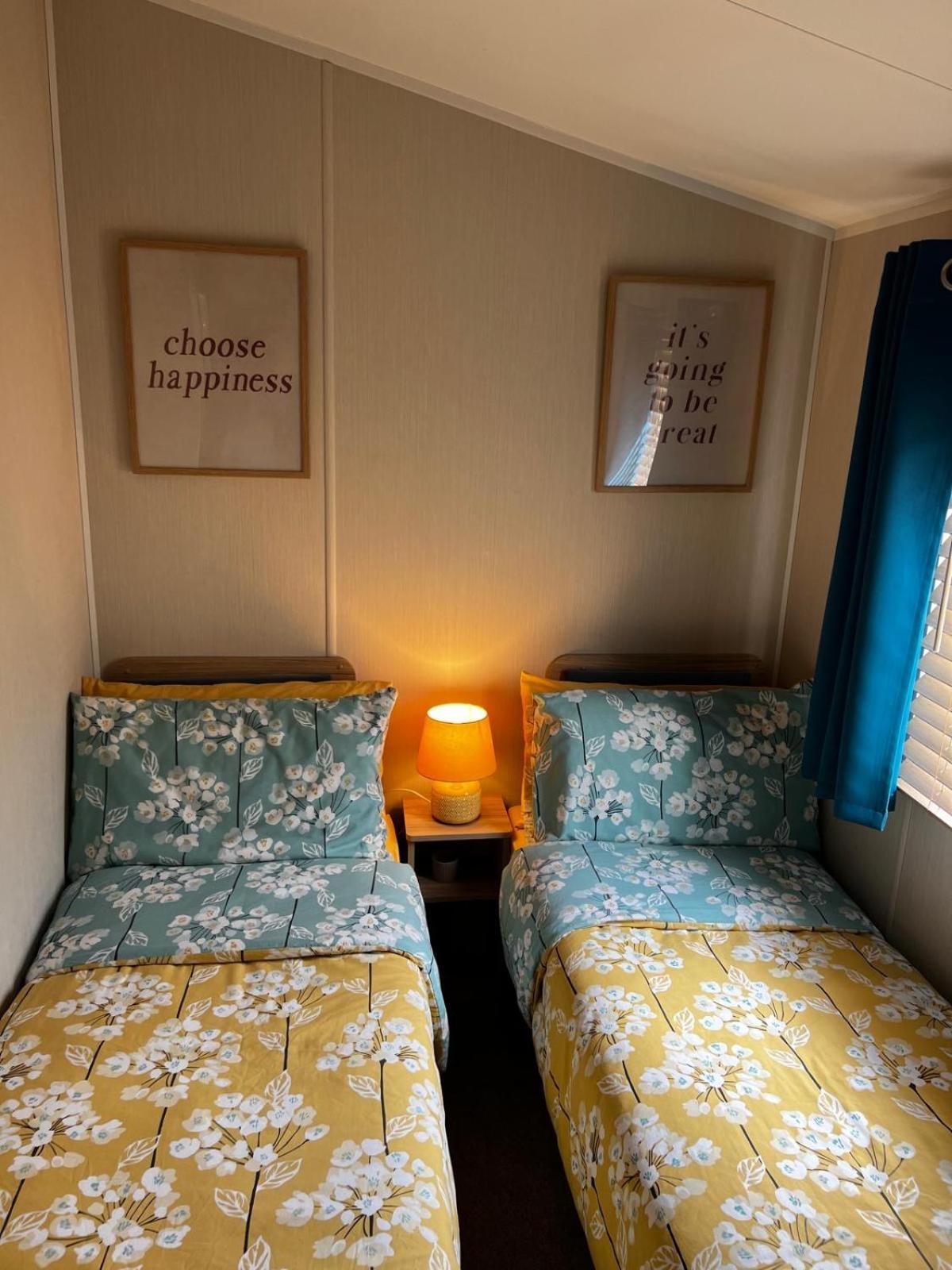 Sandy Bay Caravan Getaway 滨海纽比金 外观 照片