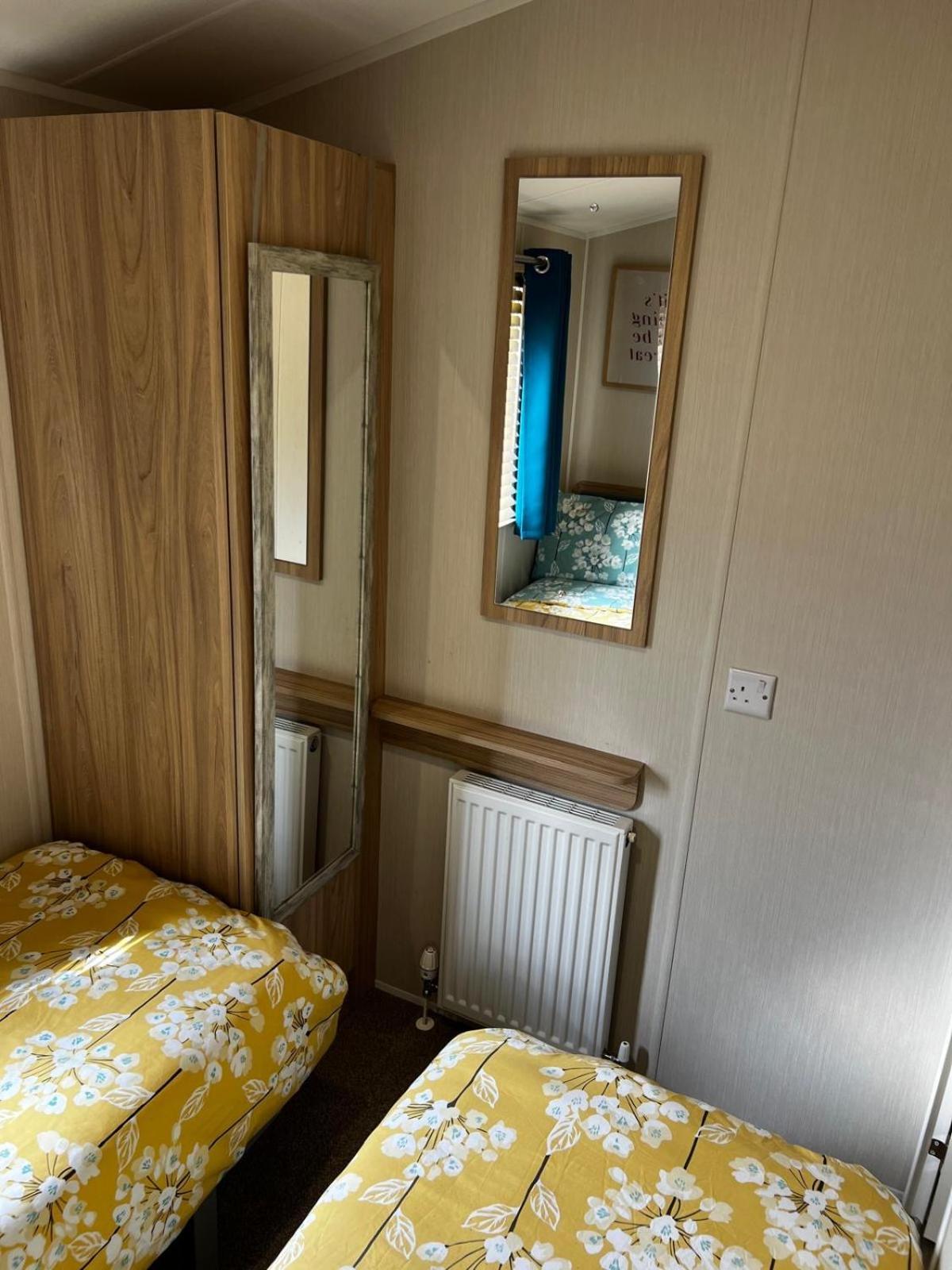 Sandy Bay Caravan Getaway 滨海纽比金 外观 照片