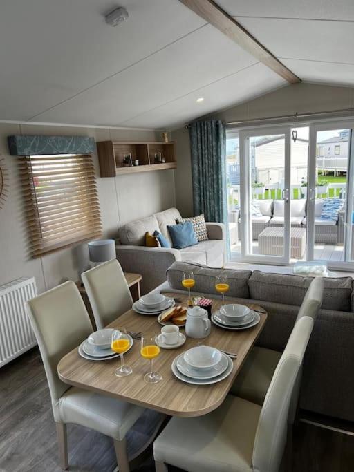 Sandy Bay Caravan Getaway 滨海纽比金 外观 照片