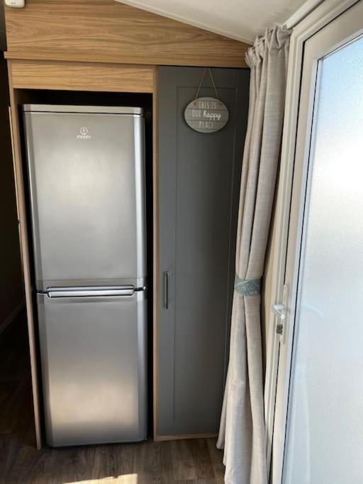 Sandy Bay Caravan Getaway 滨海纽比金 外观 照片