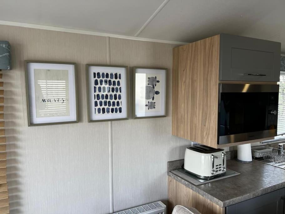 Sandy Bay Caravan Getaway 滨海纽比金 外观 照片