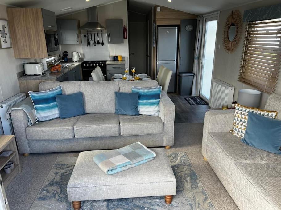 Sandy Bay Caravan Getaway 滨海纽比金 外观 照片