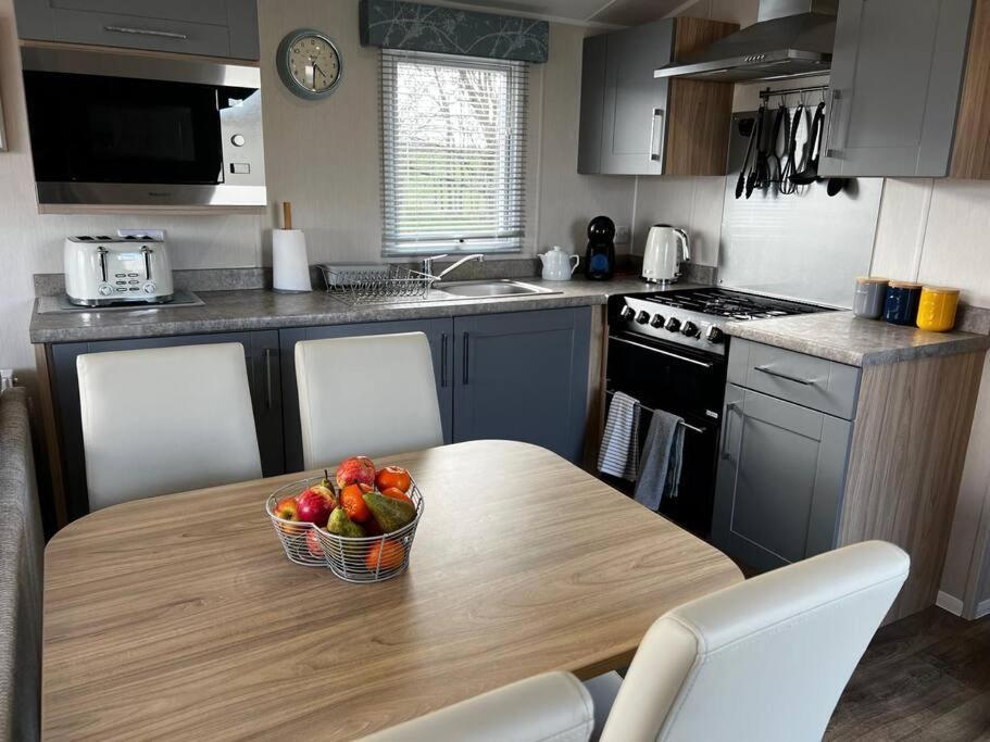 Sandy Bay Caravan Getaway 滨海纽比金 外观 照片